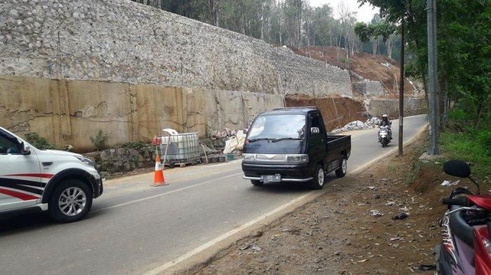 Sistem buka tutup jalur dilakukan di ruas jalur penghubung Purwakarta-Subang pasca longsor