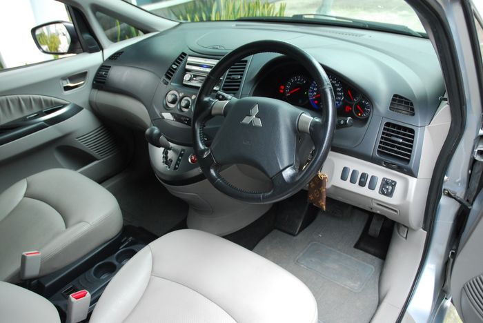 Interior Mitsubishi Grandis