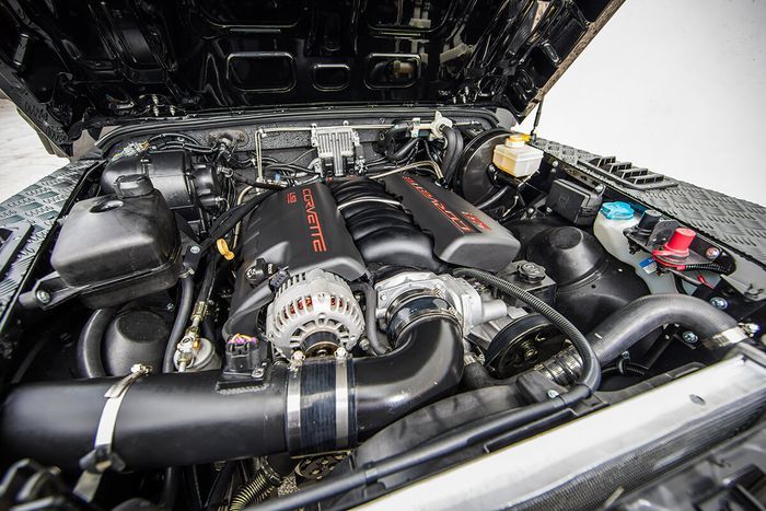 Jiwa muscle car pakai mesin Corvette LS3 konfigurasi V8 berkapasitas 6.200 cc