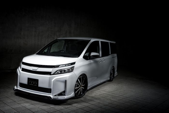 Modifikasi Toyota Voxy dengan tampilan clean