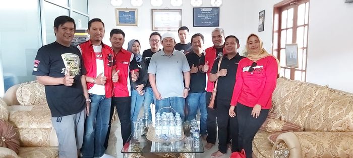 Bakti sosial di PPPA Darul Qur'an Solo oleh X-MOC