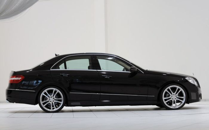 Tampilan samping modifikasi Mercedes-Benz E-Class hasil garapan Brabus
