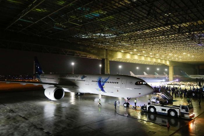 Pesawat terbaru Garuda Indonesia A330-900 Neo saat peluncuran di hanggar 2 GMF Aero Asia, Bandara Soekarno Hatta, Tangerang, Banten, Rabu (27/11/2019).