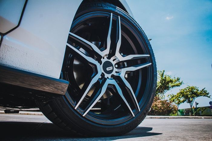 Ganti pelek ADV.1 Wheels ukuran 18 inci