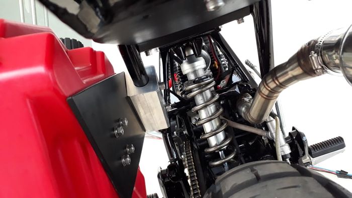 Pemasangan paling sulit di sokbreker belakang 