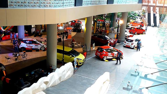 Agyanation Autocontest digelar di atrium Nipah Mall, Makassar, Sulawesi Selatan