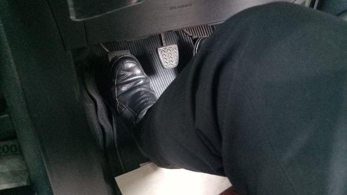 Mengganti karpet Toyota Sienta dengan bahan karet tipis dapat menghindari resiko susah starter