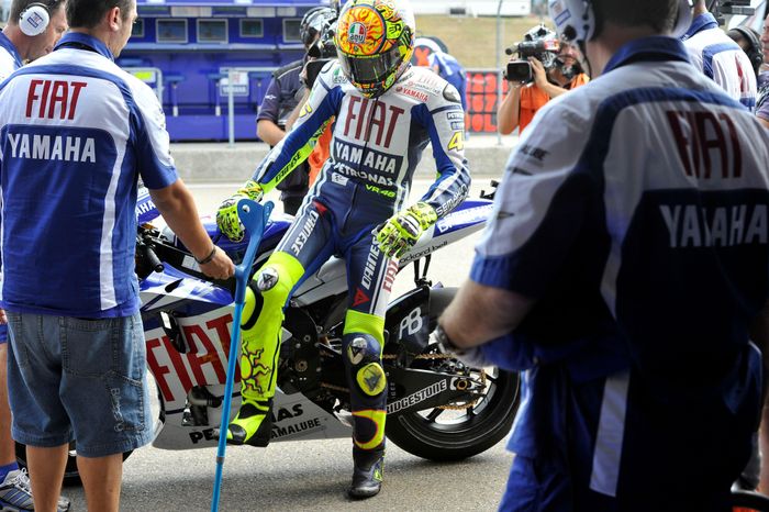 Valentino Rossi kembali menjalani balapan MotoGP Jerman 2010 dengan kondisi masih pincang