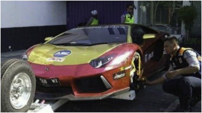 Lamborghini yang viral karena terbakar di Surabaya