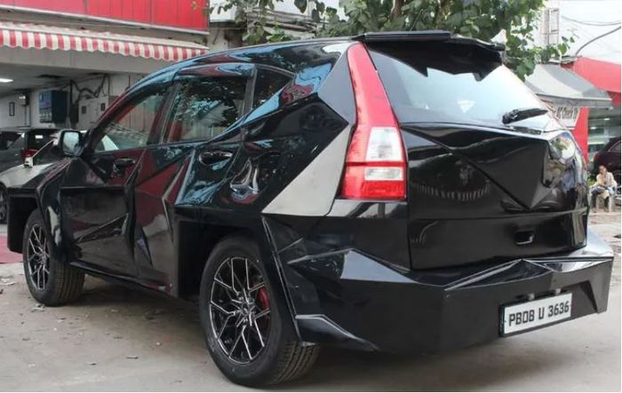 Tampilan belakang juga ikut diubah bergaya Karlmann King