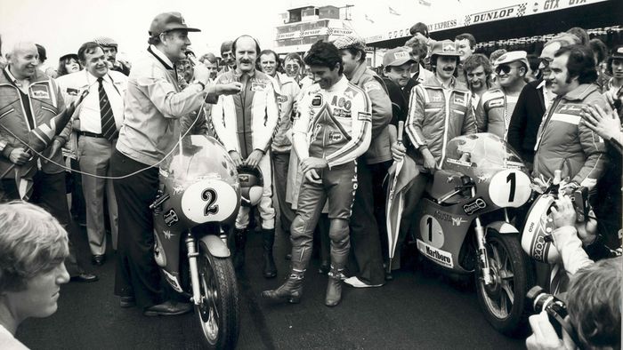 Giacomo Agostini ketika masih aktif balap di zamannya, tidak memiliki safety comission layaknya sekarang ini