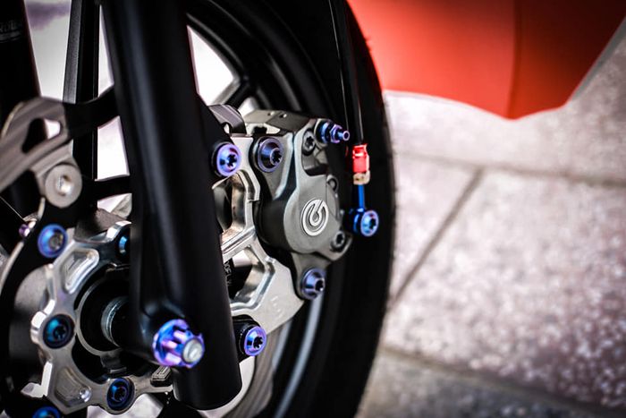 Kaliper rem depan ganti lansiran Brembo