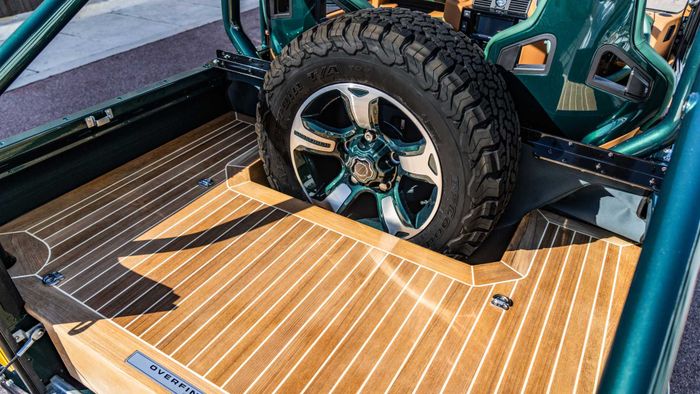 Bagian belakang diubah jadi bak serta dilapis kayu