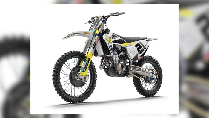 Husqvarna FC 450 2020 Edisi Rockstar jika dilihat dari sisi kanan