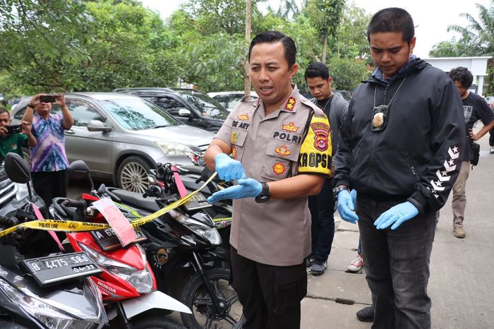 Kapolresta Tangerang AKBP Ade Ary Syam Indradi menjelaskan modus operandi dari para pelaku curanmor.