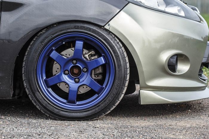 Pelek pakai Volks TE37 dibungkus warna ungu