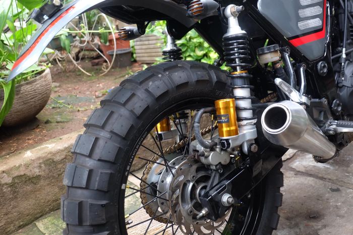 Sokbreker dibikin model dobel