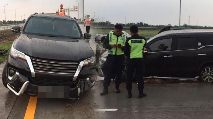 Toyota Fortuner VRZ kecelakaan di tol Jombang-Mojokerto