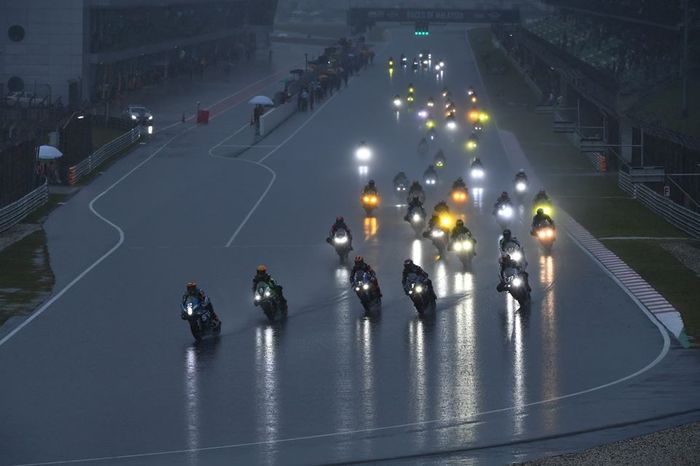 Jalannya race Sepang 8 Hours 2019 dalam kondisi wet race lantaran cuaca yang tak mendukung