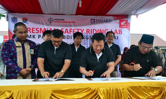 Yayasan Astra Honda Motor (Yayasan AHM) meresmikan Safety Riding Lab di Sumatera Utara.