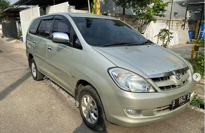 Toyota Kijang Innova V 2004