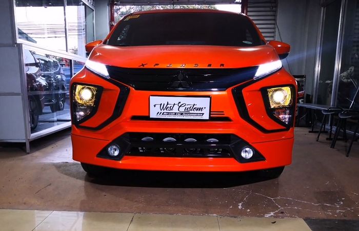 Modifikasi Mitsubishi Xpander dengan kelir oranye dan lampu custom