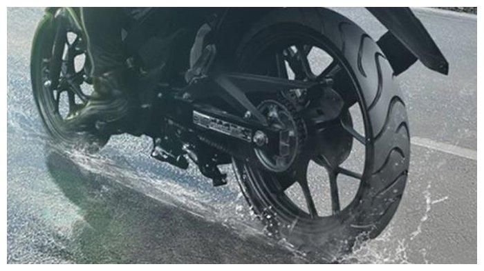 Tranksi ban akan berkurang pada lintasan licin