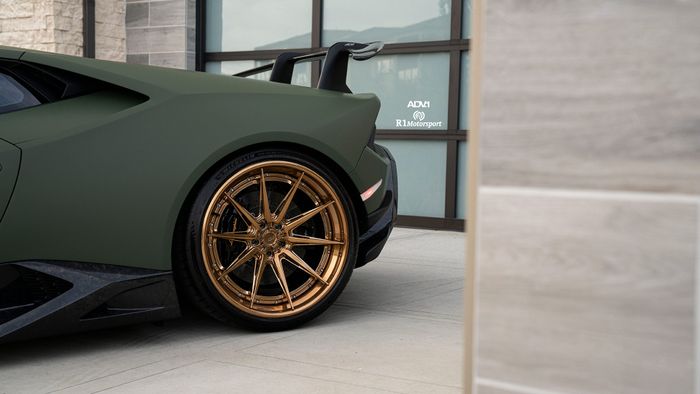 Pakai pelek ADV10 Track Spec CS Series dibungkus warna bronze