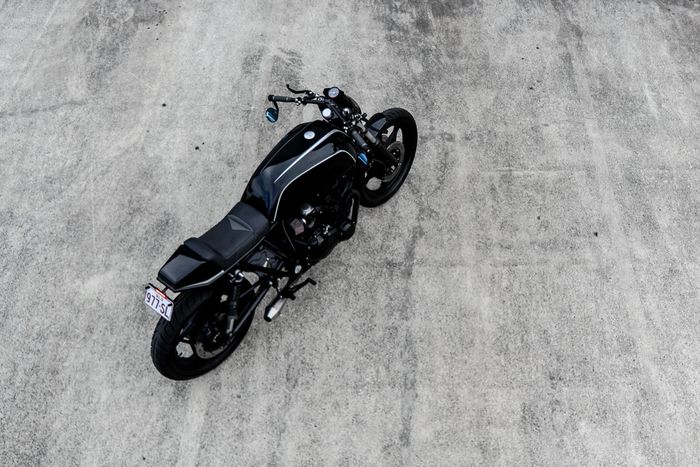 Suzuki GS650 cafe racer yang simpel tapi menawan