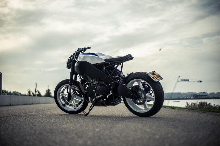 Kelir putih membuatnya makin terlihat elegan