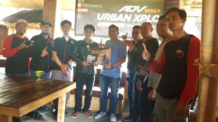 Komunitas Honda ADV Indonesia (HAI) berikan donasi untuk pembangunan musala.
