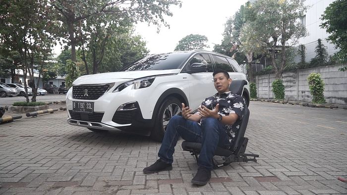 Jok baris ketiga Peugeot 5008 bisa dibongkar pasang alias knock down
