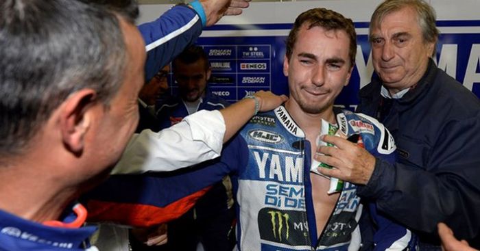 Jorge Lorenzo tetap balapan di Belanda sehari setelah operasi tulang selangka