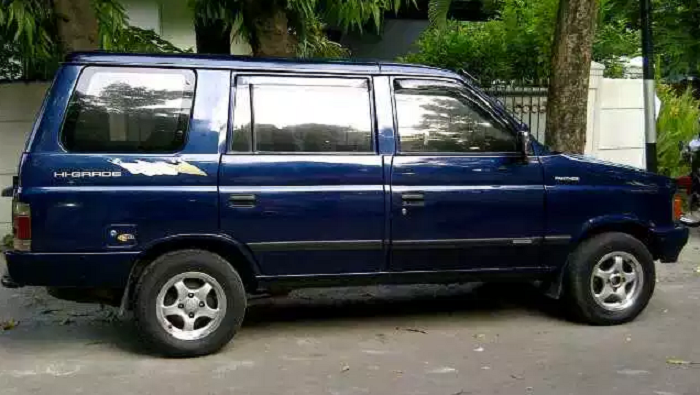 Ilustrasi mobil panther bekas