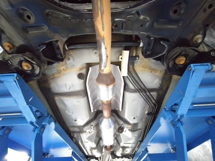 Musim hujan, semestinya cuci mobil lebih sering, lantaran jamur berkembang biak cepat di musim ini