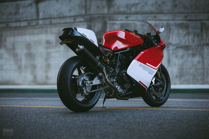 Mesin diganti dengan milik Ducati Monster 1100 yang lebih besar namun tetap ringan