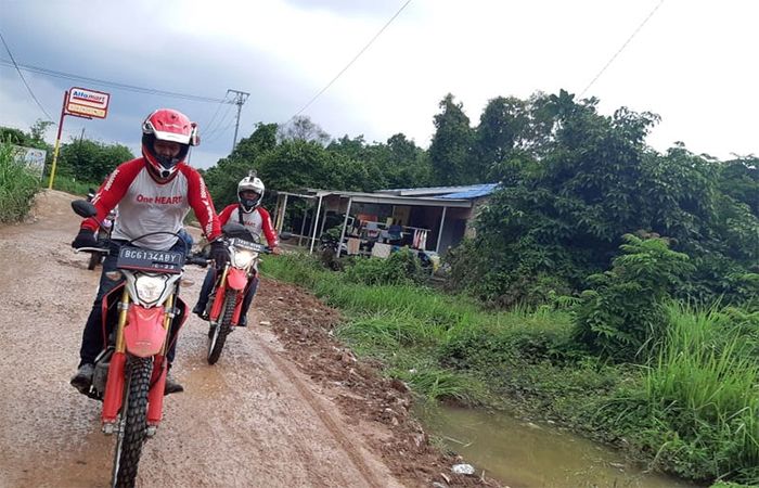 Gunakan Honda CRF 150L peserta lakukan jelajah alam bersama Astra Motor Sumatera Selatan.