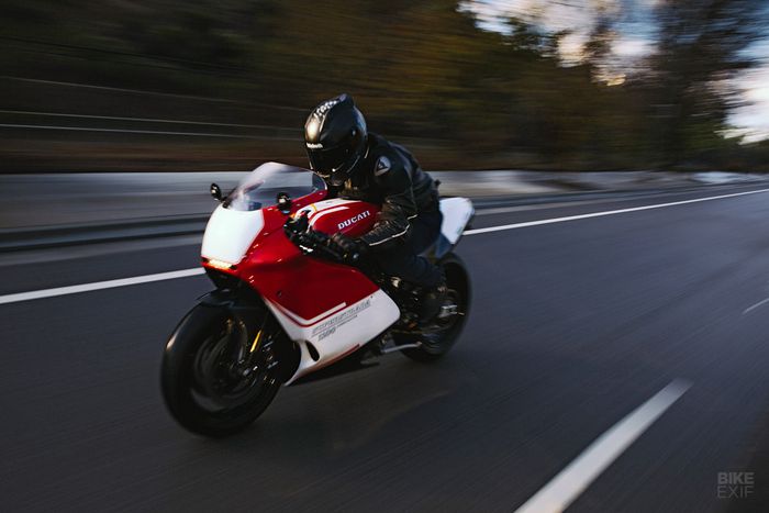Ducati 900SS ini pun ganti nama jadi Ducati 1100 &lsquo;SuperStrada&rsquo;.
