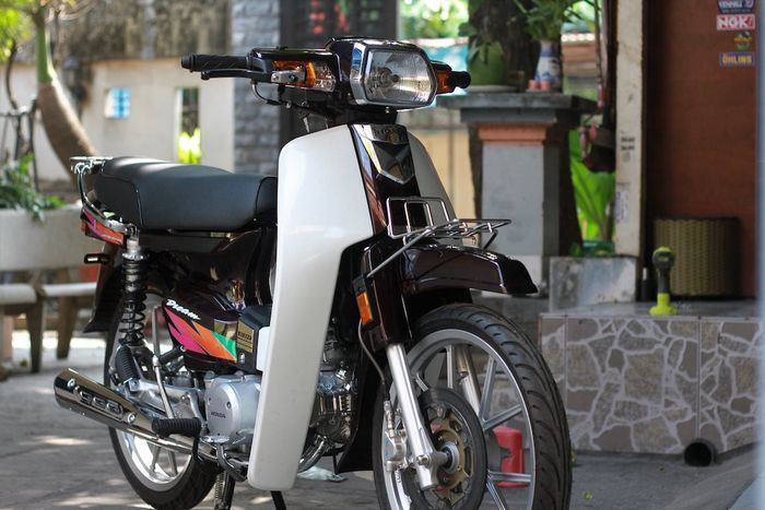 Tampak depan Honda Astrea Prima ini