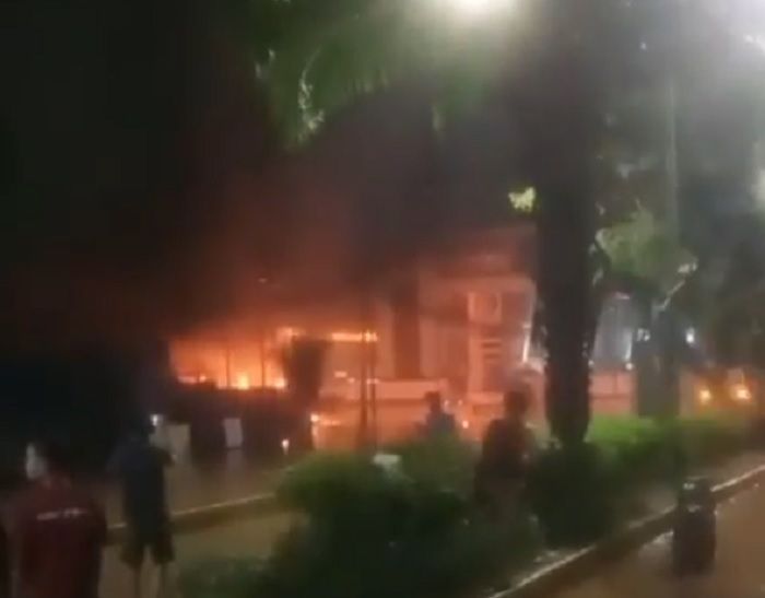 Pom Bensin Shell meledak dan terbakar, Rabu (1/1/2020)