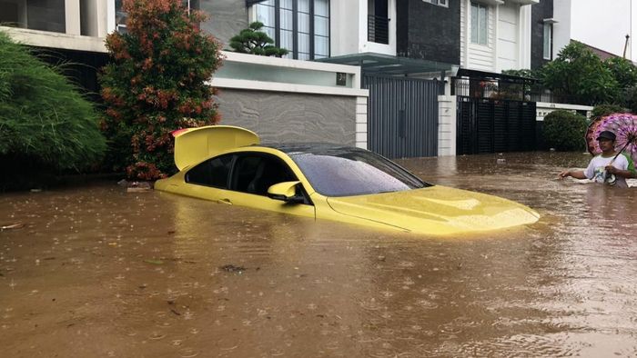 Ilustrasi BMW M4 Terendam Banjir