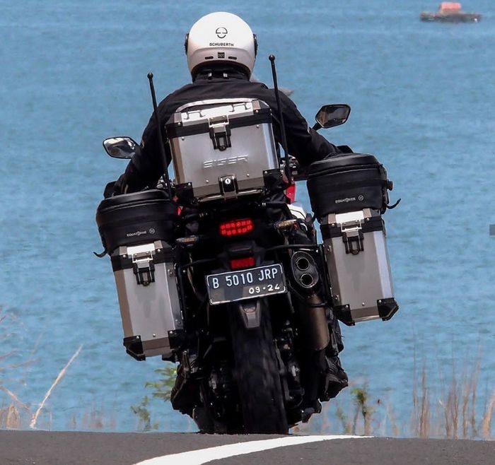 Satu set box pannier dari Eiger Riding