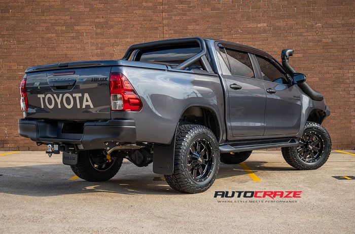 Tampilan belakang modifikasi Toyota Hilux hasil garapan AutoCraze