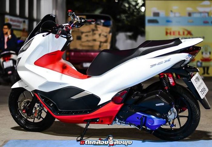 Tampilannya atrakrif berkat perpaduan kelir putih dan merah