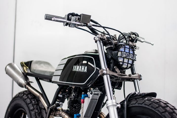 Tampak depan Yamaha TW200 Fat Tracker ini