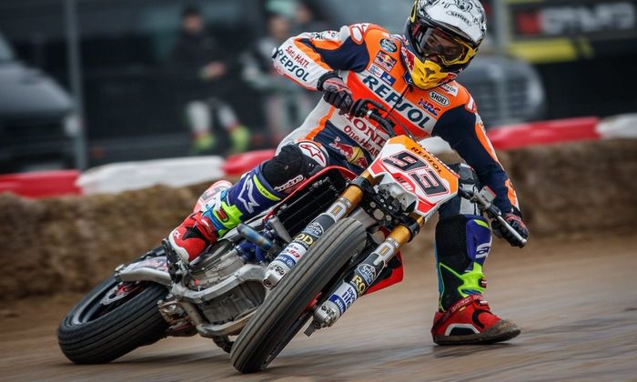 Marc Marquez naik motor dirt bike