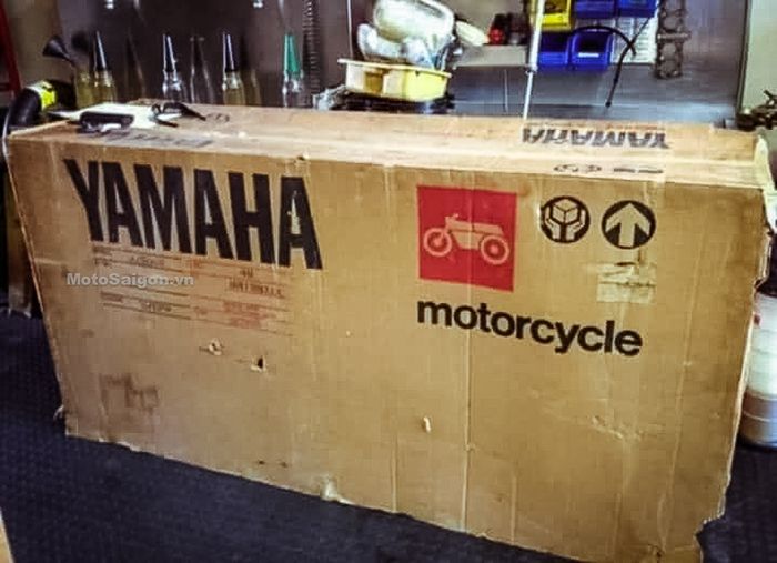 Yamaha RD500 V4 saat masi terbungkus box.