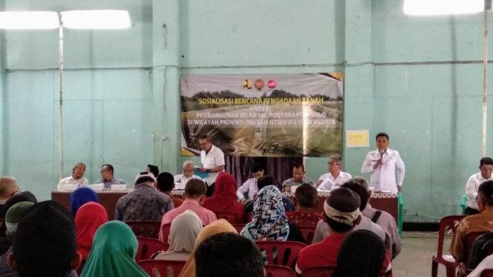 sosialisasi pengadaan tanah untuk warga yang terkena proyek Tol Yogyakarta Solo