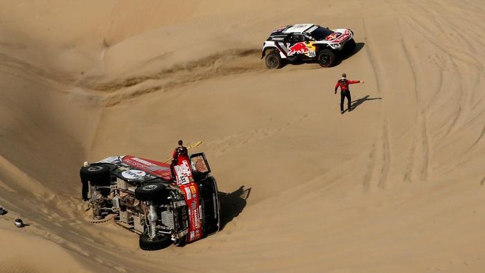 Kecelakaan, cedera, dan kondisi fisik drop sangat akrab dengan Reli Dakar