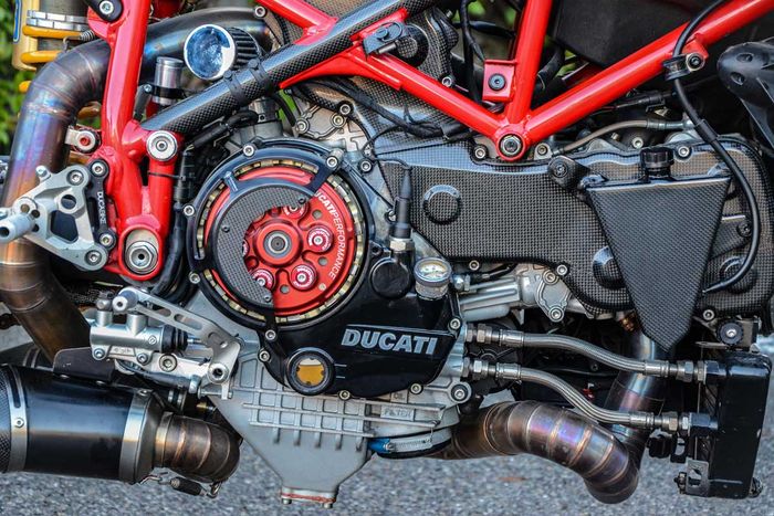 Mesin Ducati 999 ini mendapat beberapa upgrade